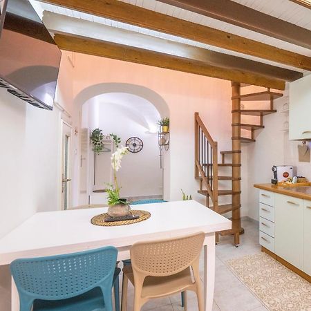 Casa Iryna Apartment Пиетра Лигуре Екстериор снимка