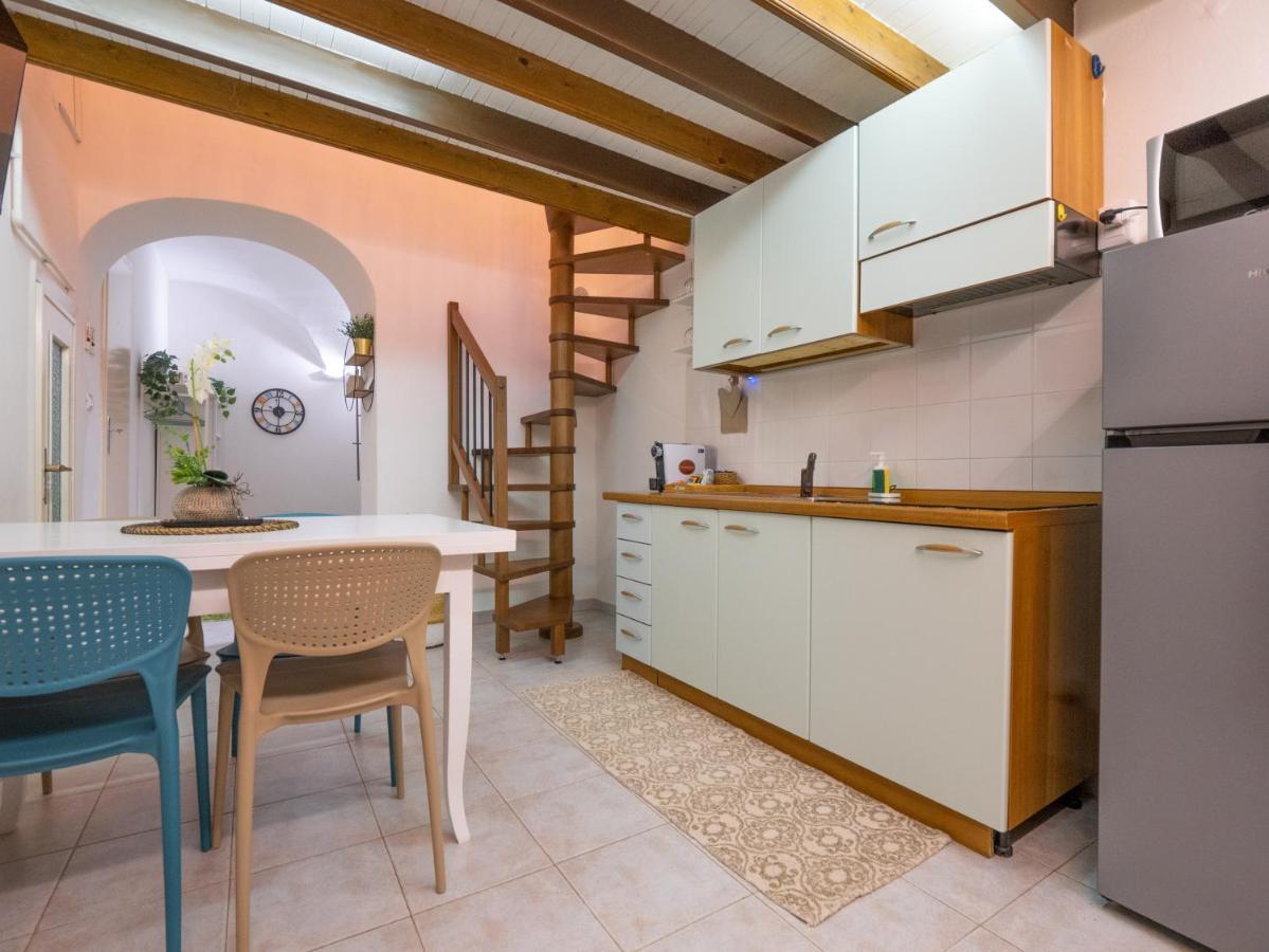 Casa Iryna Apartment Пиетра Лигуре Екстериор снимка