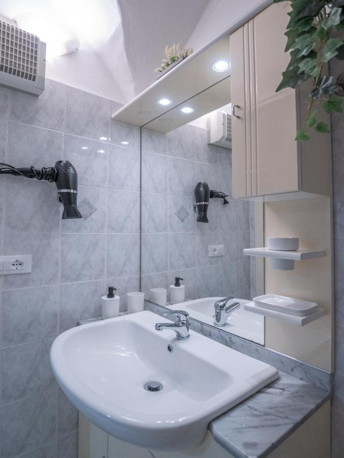 Casa Iryna Apartment Пиетра Лигуре Екстериор снимка